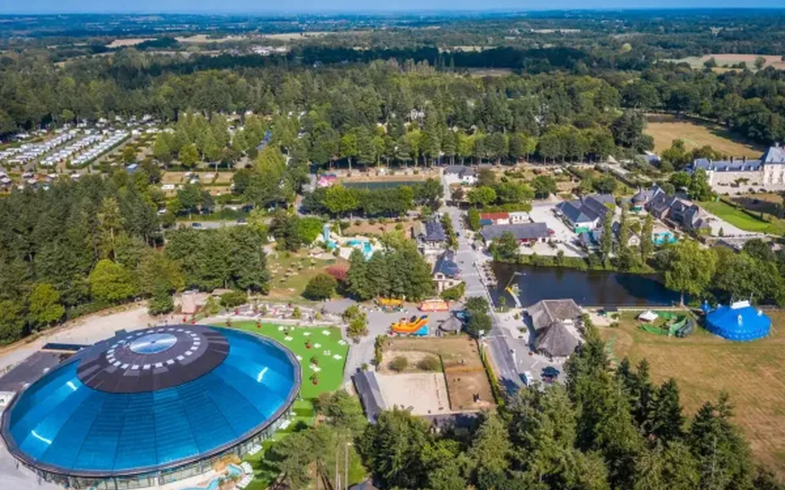 Kindvriendelijke camping in Frankrijk met glijbanen: Domaine des Ormes in Dol de Bretagne Kindvriendelijke camping in Frankrijk met glijbanen: Domaine des Ormes in Dol de Bretagne