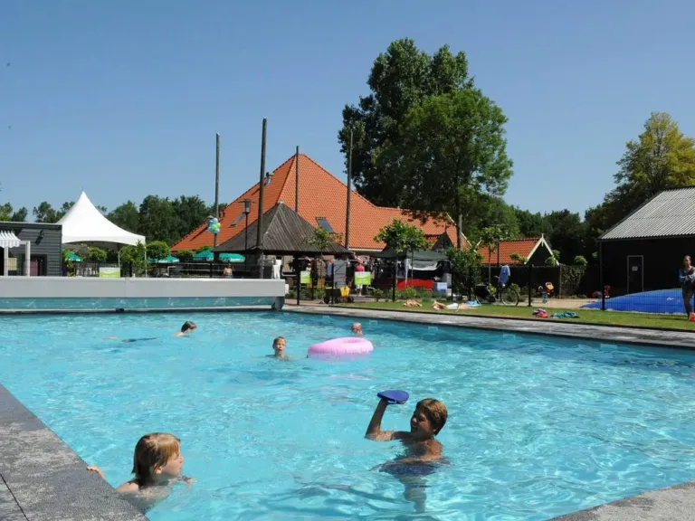Zwemmen en water op EuroParcs Buitenhuizen in Velsen-Zuid