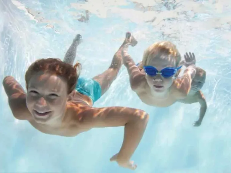 Zwemmen en water op EuroParcs Enkhuizer Strand in Enkhuizen