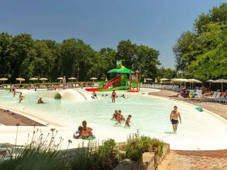 Zwemmen en water op Camping HU I Pini Village in Rome