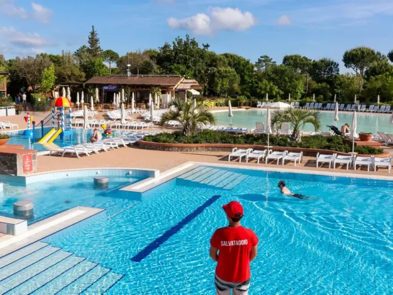 Zwemmen en water op Camping HU Montescudaio Village in Montescudaio