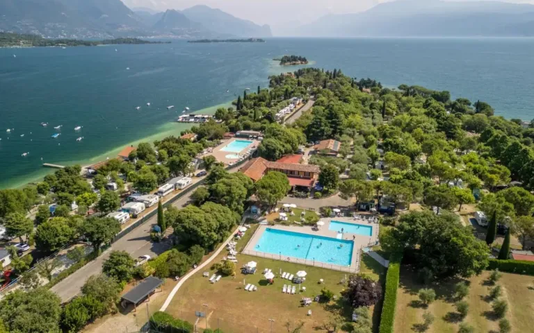 Camping La Rocca Manerba in Gardameer: camping met animatie, Italië