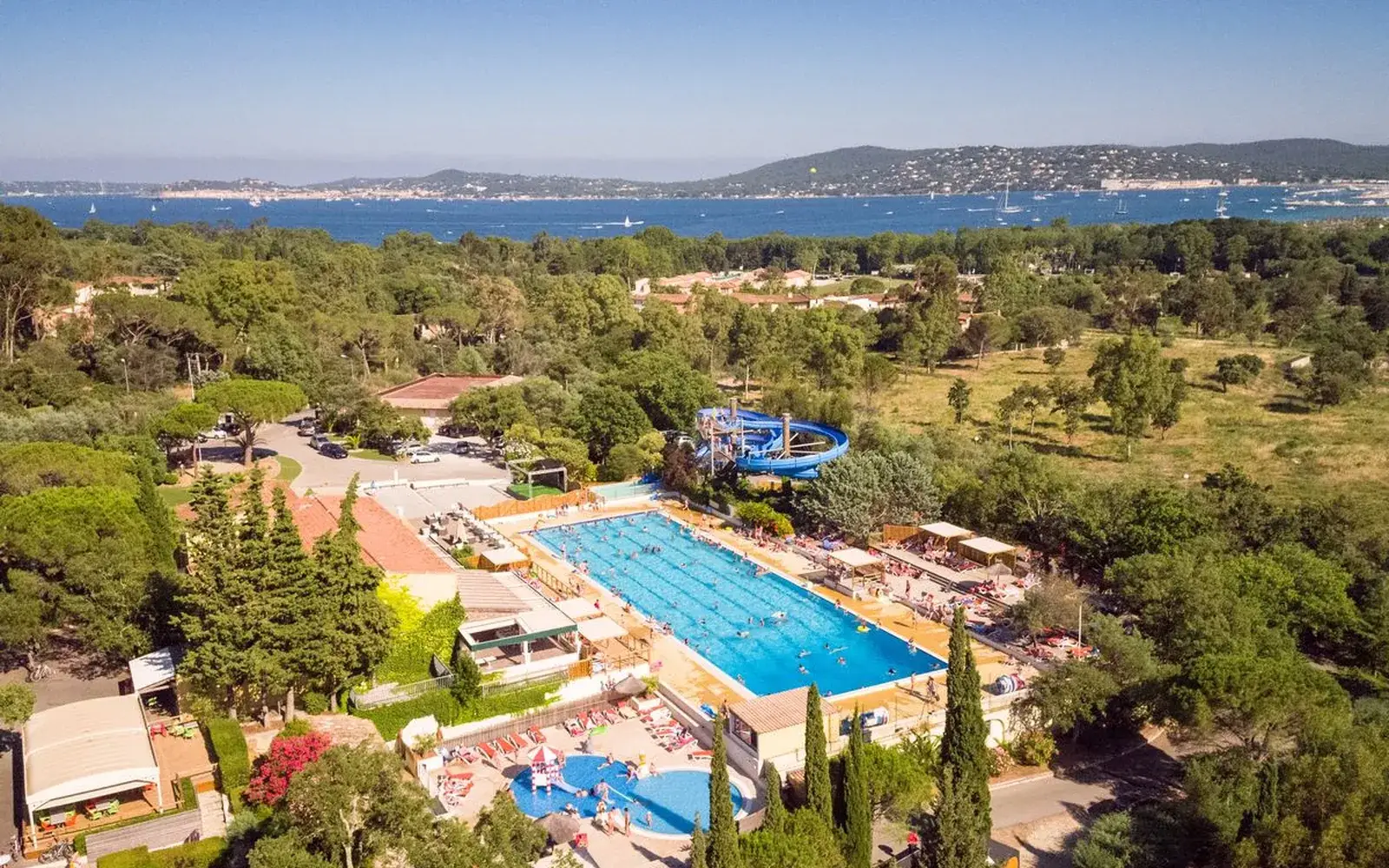 Olympisch zwembad van camping Domaine Naïades