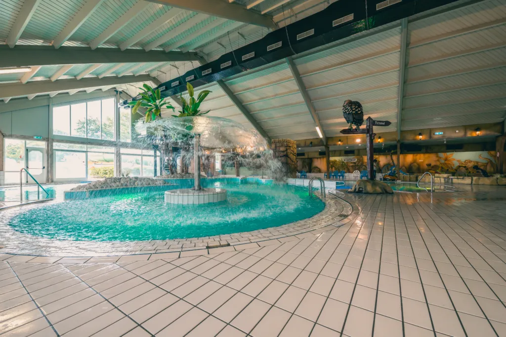 Overdekt zwembad van EuroParcs Kaatsheuvel, fijn zwemmen in de herfstvakantie Overdekt zwembad van EuroParcs Kaatsheuvel, fijn zwemmen in de herfstvakantie