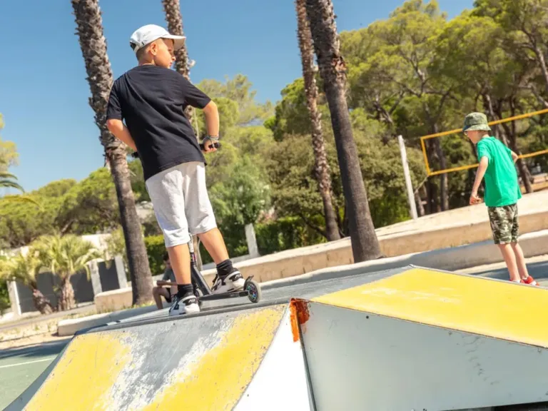 Skate baan bij camping La Baume