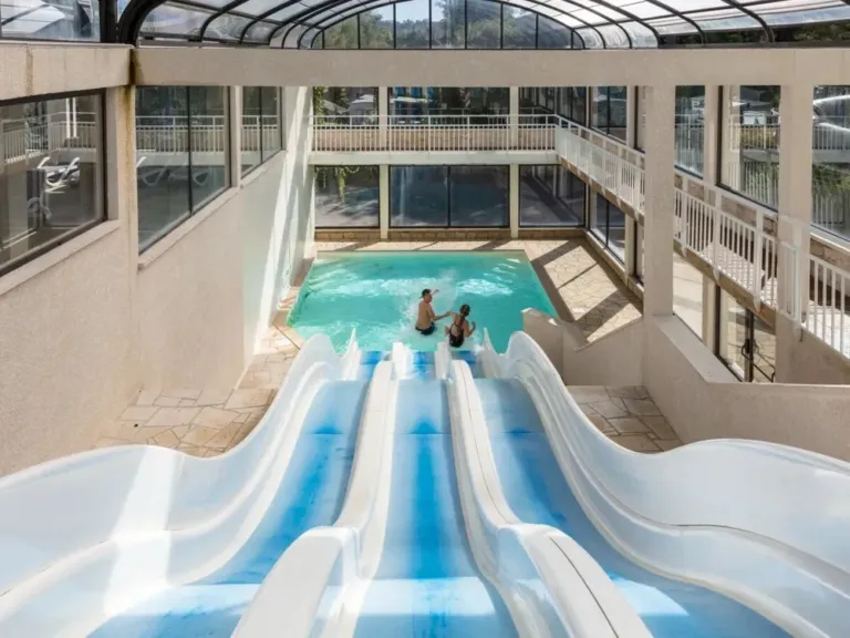Waterglijbanen op camping du Vieux Pont