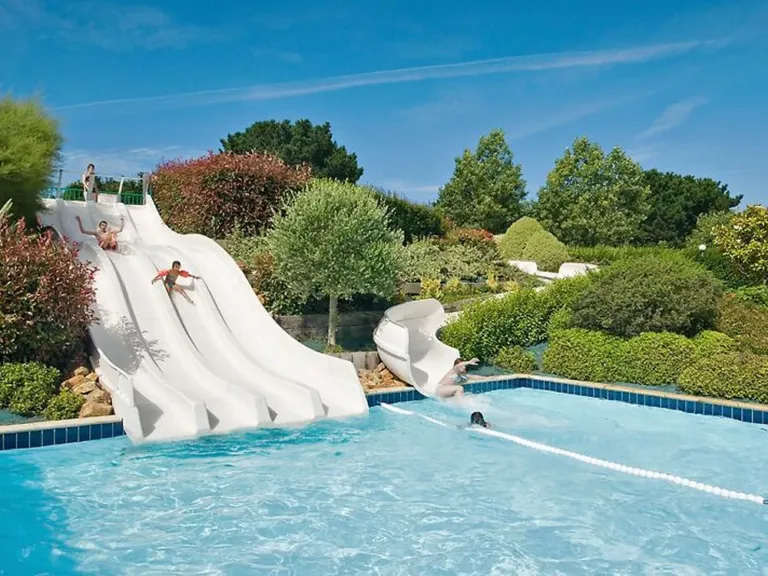Waterglijbanen bij camping Grande Métairie