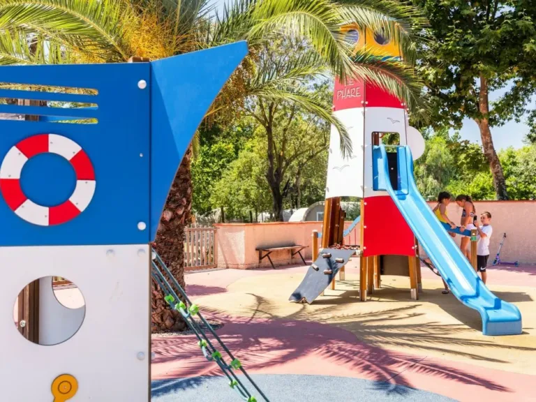 Kinderspeeltuin op camping La Sardane