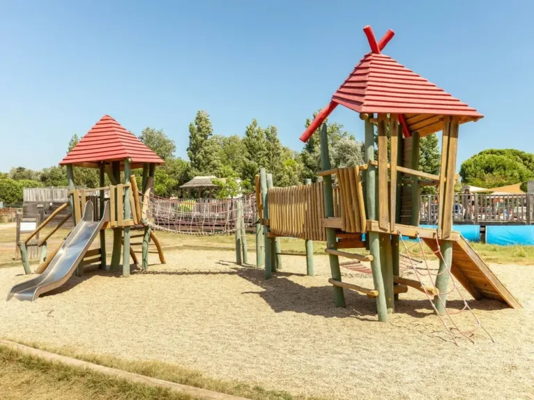 Kleine speeltuin op camping Méditerranée Plage