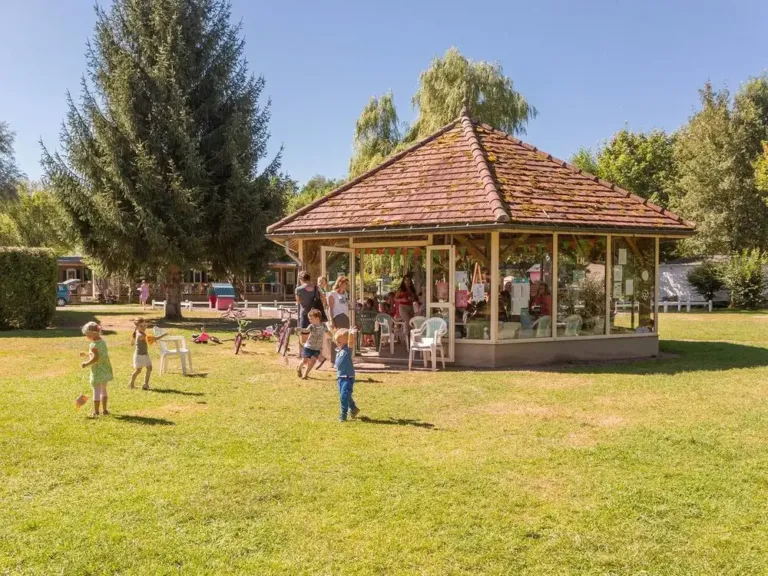 Miniclub op camping de Bonnal