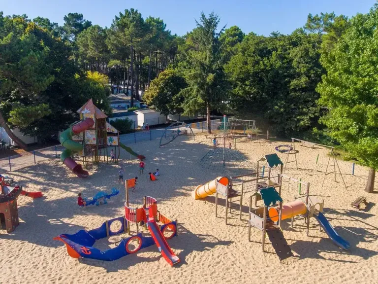 Speeltuin bij camping Le Vieux Port