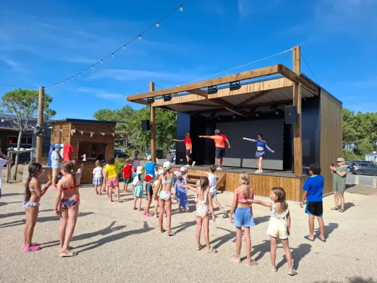 Kindershow op camping Les Chardons Bleus de la Turballe