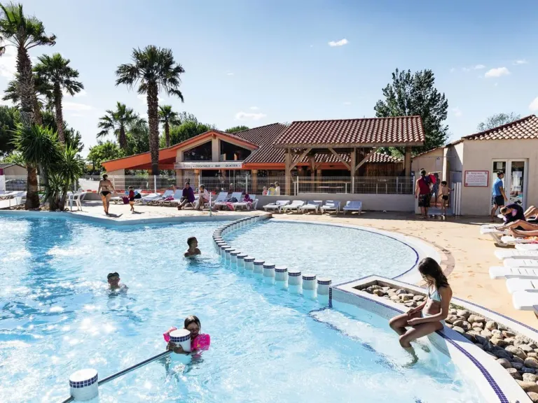 Zwembad met kinderbad bij camping Les Sablines