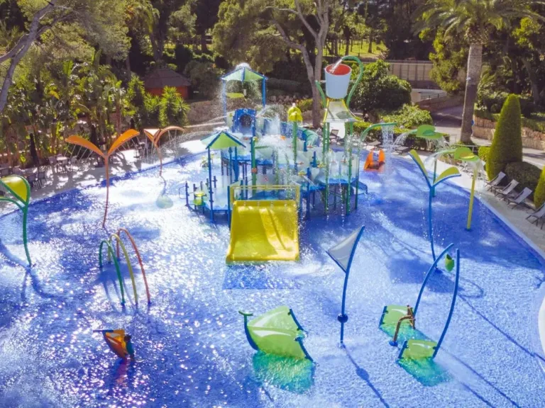 Zwemmen en water op Playa Montroig Camping Resort in Montroig del Camp