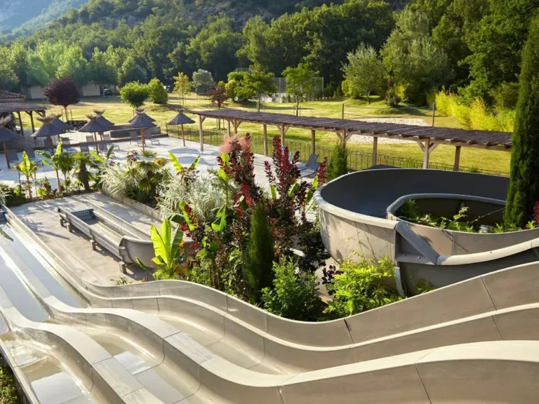 Waterglijbanen bij camping Verdon Parc